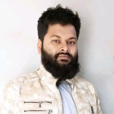 প্রতিষ্ঠাতা পরিচালক